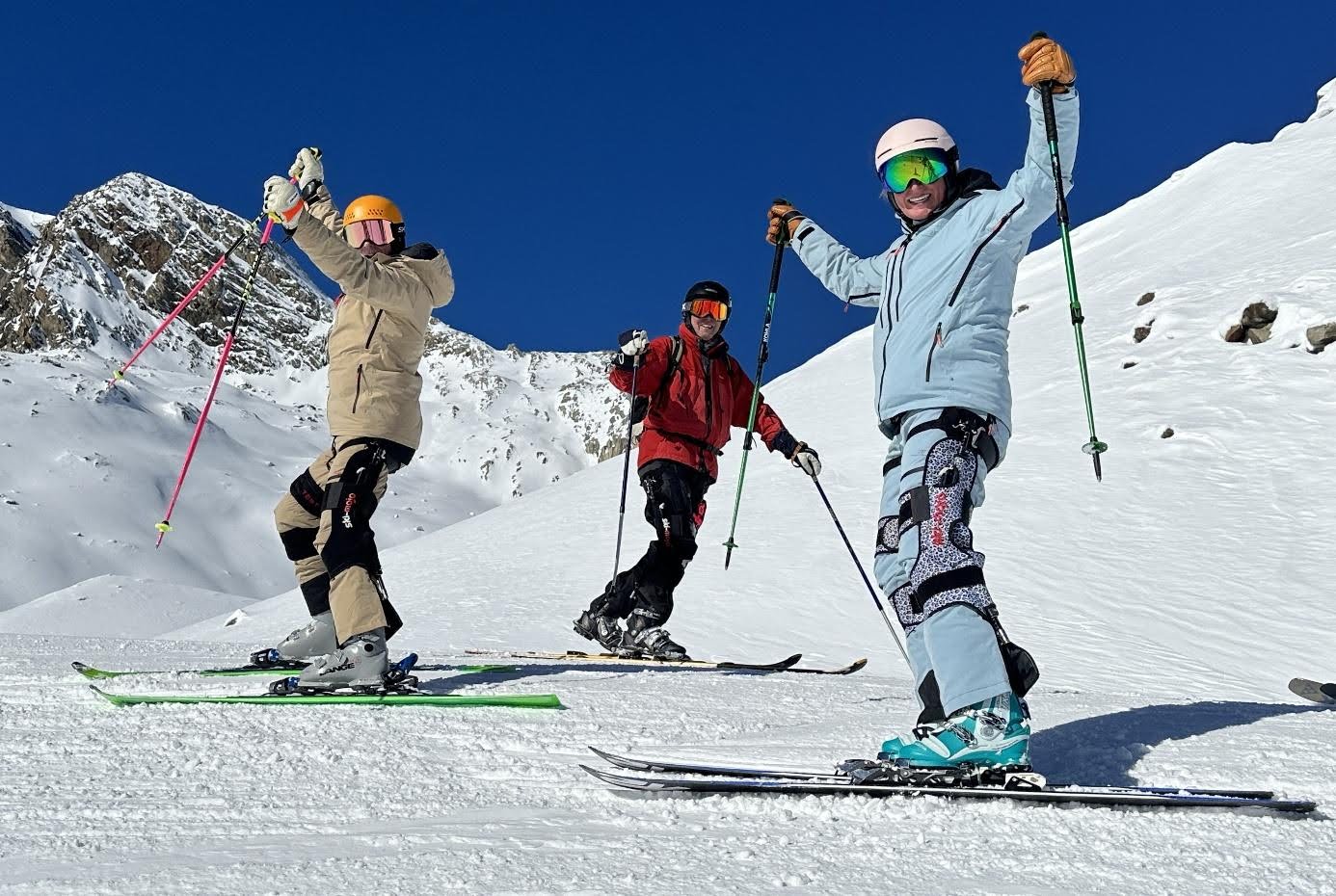 A smiling male and female skier under the Ski~Mojo tent in Val d'Isère