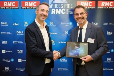 Gabriel Castelain reçoit, au nom de Mojo Technologies, le Trophée de la PME de l'Année 2022, Région Sud-Est, en 2022.
